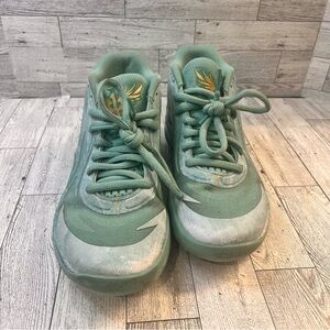 Puma Jade melo 5.5Y Sneakers with Gold Details